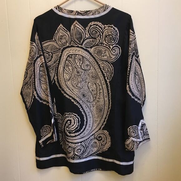 BCBG‎ MAXAZRIA 100% SILK BLACK AND CREAM TOP. - Picture 3 of 7